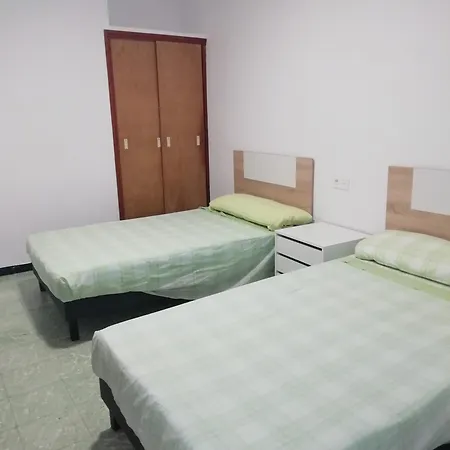 Casa De Tres Con Parking Bajo La Casa 펜션 *