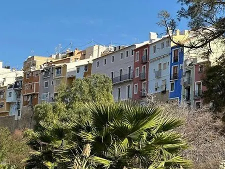 Casa De Tres Con Parking Bajo La Casa Casa de Férias *