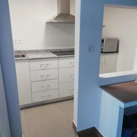 Casa De Tres Con Parking Bajo La Casa *