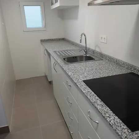 Semesterbostad Casa De Tres Con Parking Bajo La Casa *