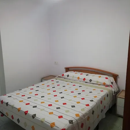 Casa De Tres Con Parking Bajo La Casa